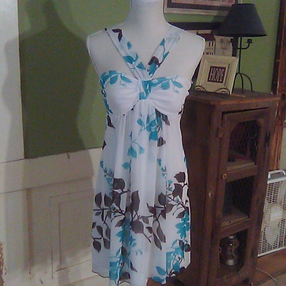 Speechless Dresses & Skirts - Speechless floral dress